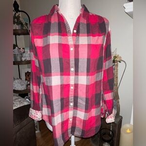 Isabella Sinclair Anthropologie flannel with flower and lacePerfect for Fall!❤️